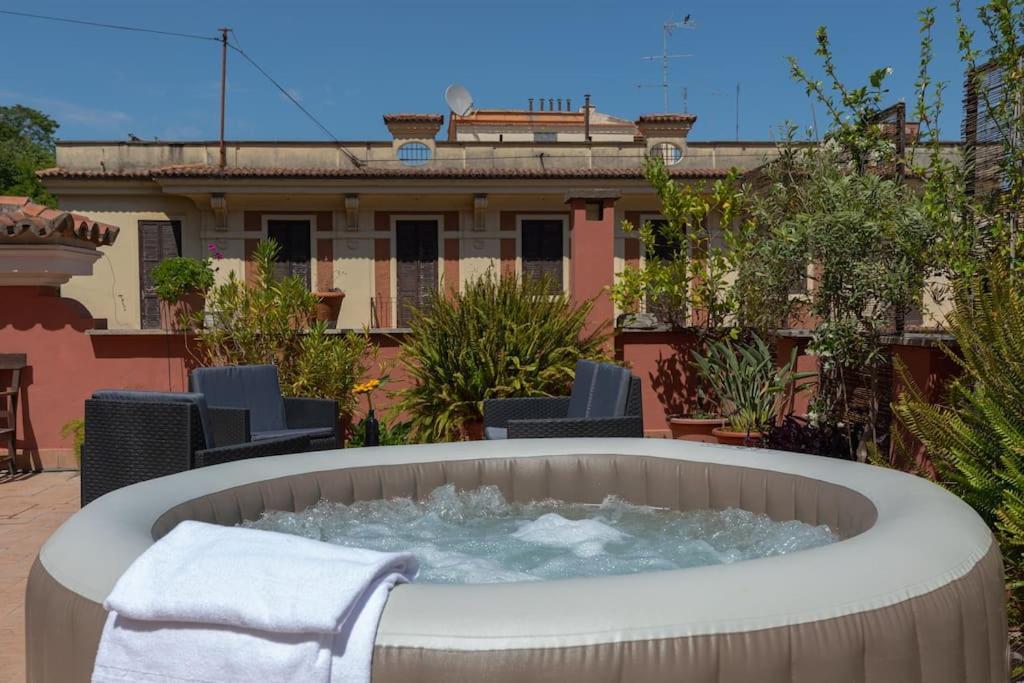Penthouse With Jacuzzi On Private Terrace In Trastevere Rom Exteriör bild