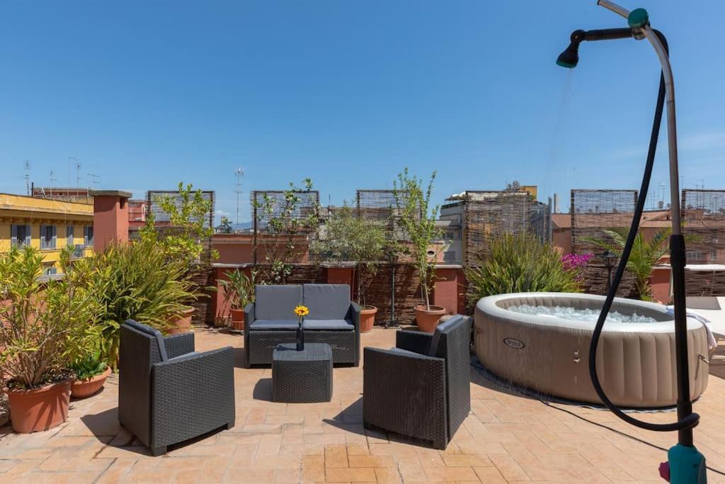 Penthouse With Jacuzzi On Private Terrace In Trastevere Rom Exteriör bild