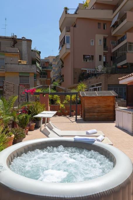 Penthouse With Jacuzzi On Private Terrace In Trastevere Rom Exteriör bild