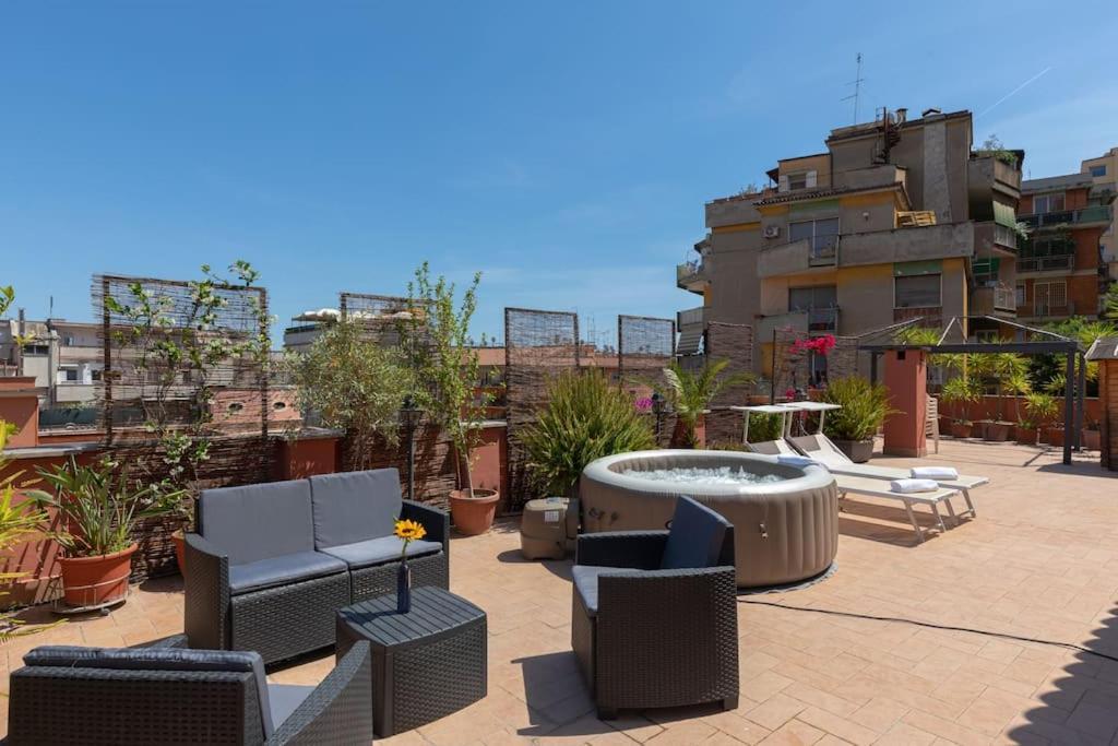 Penthouse With Jacuzzi On Private Terrace In Trastevere Rom Exteriör bild