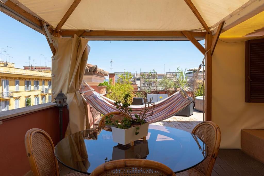 Penthouse With Jacuzzi On Private Terrace In Trastevere Rom Exteriör bild