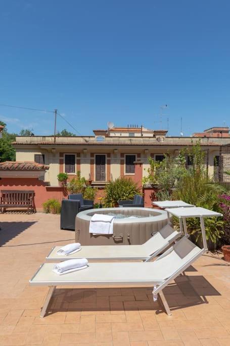 Penthouse With Jacuzzi On Private Terrace In Trastevere Rom Exteriör bild