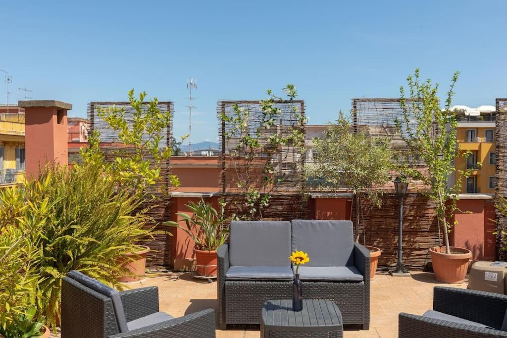 Penthouse With Jacuzzi On Private Terrace In Trastevere Rom Exteriör bild