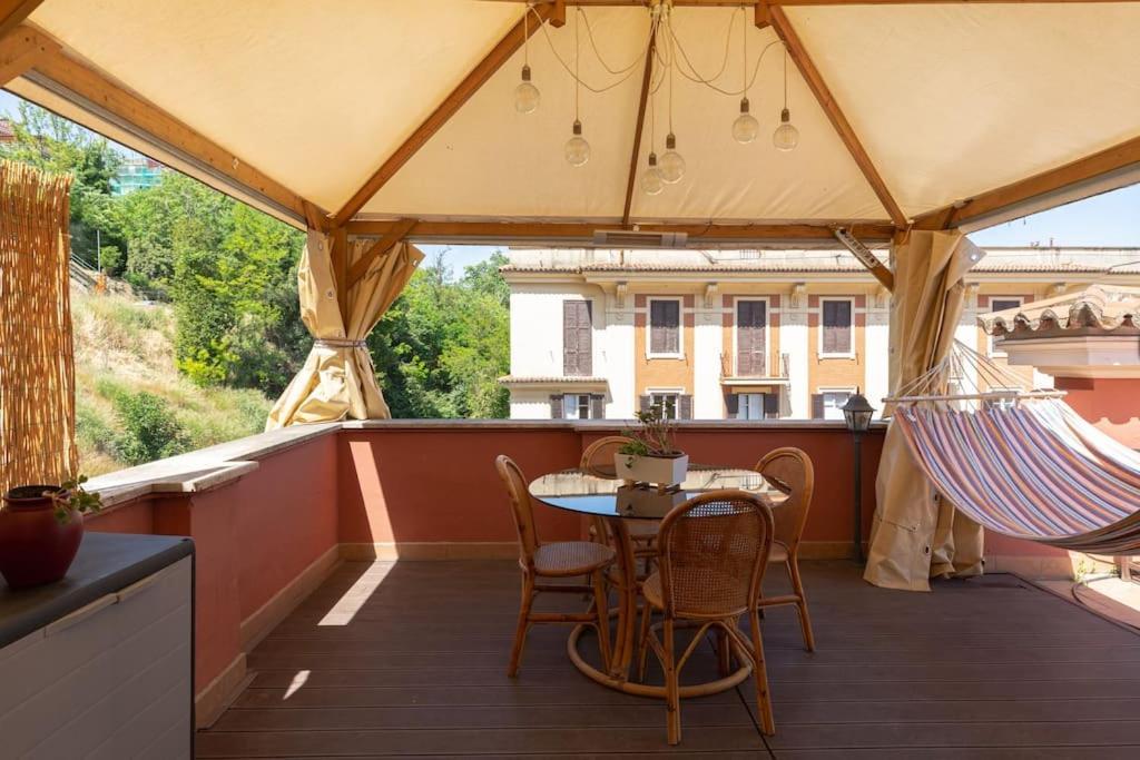 Penthouse With Jacuzzi On Private Terrace In Trastevere Rom Exteriör bild