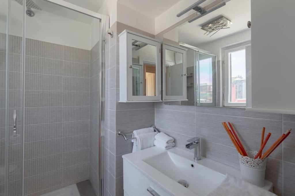 Penthouse With Jacuzzi On Private Terrace In Trastevere Rom Exteriör bild