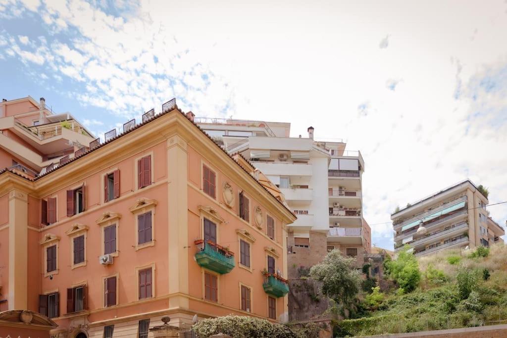 Penthouse With Jacuzzi On Private Terrace In Trastevere Rom Exteriör bild